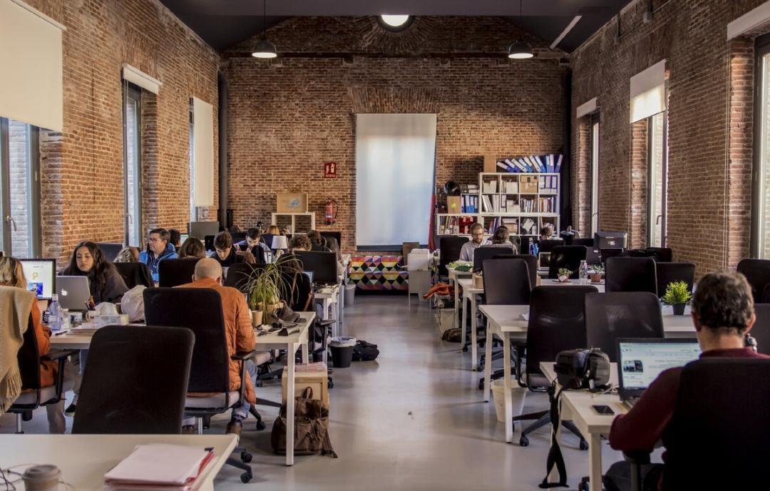 Screenshot einer digitalen Lernplattform mit Finanzanalyse-Aufgaben